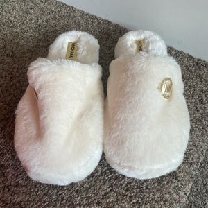 Michael Kora, Cream Faux Fur Slippers
